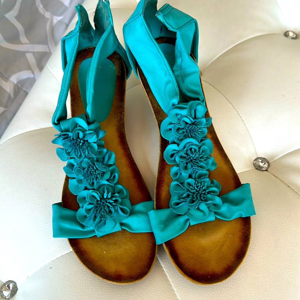 EUC Blue Aqua Sz 9 back zip wedge sandals
